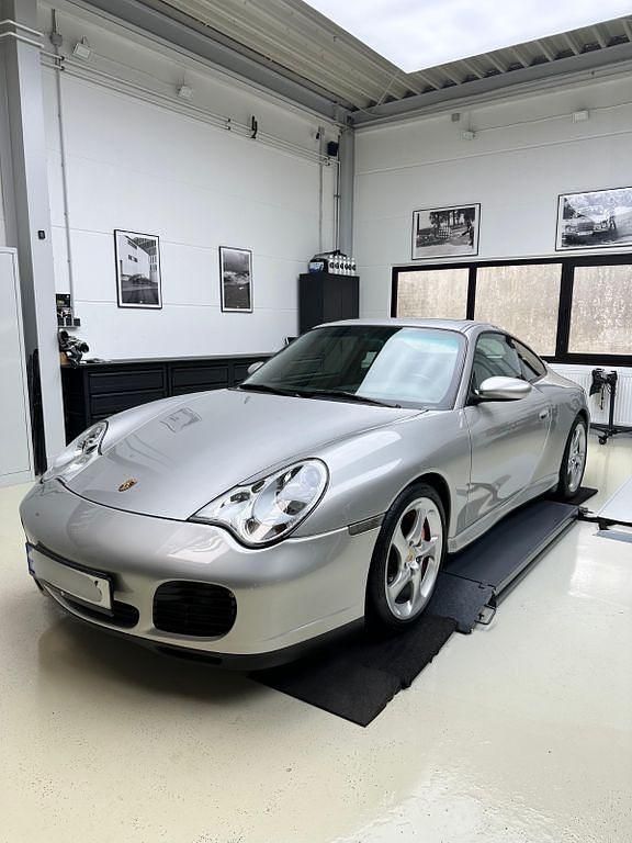 Silber Gebraucht 2002 Porsche 911 Carrera 4S Coupé | 57.000 € (Teuer) - Bild 1/4