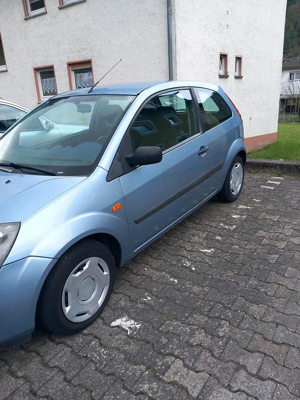 Gebraucht Ford Fiesta 51 PS (37 kW) 2006 Blau Kleinwagen
