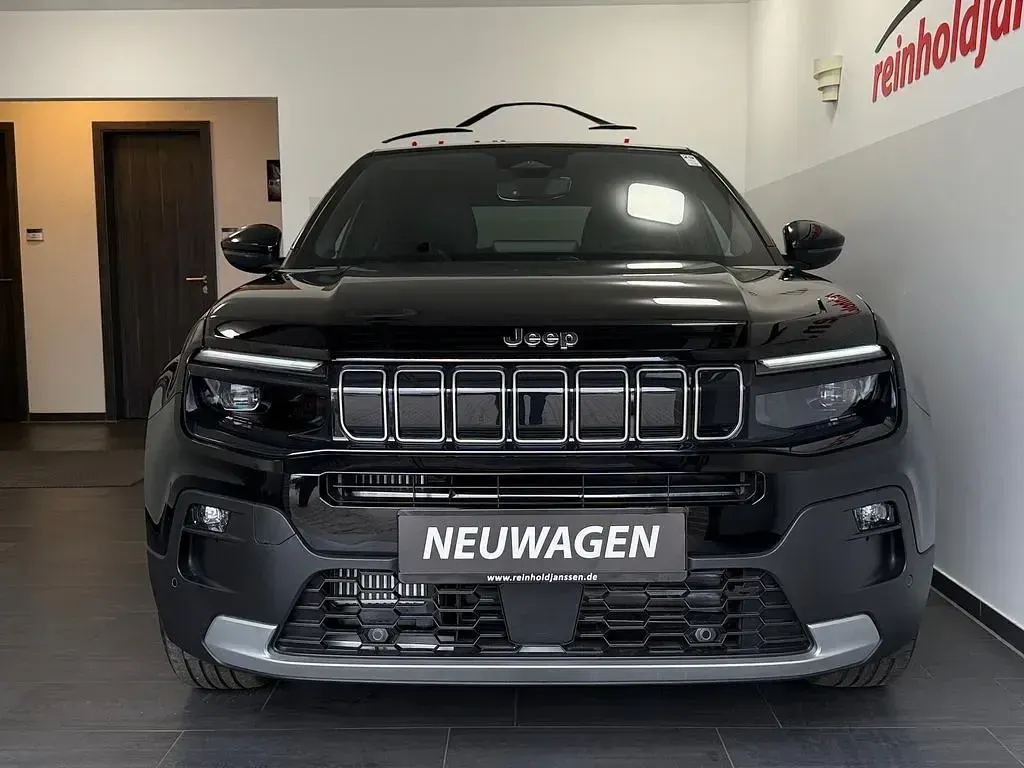 Neu Jeep Avenger Altitude 110 PS (80 kW) 2025 Schwarz (solid black clear coat) SUV