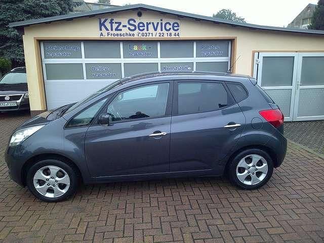 Gebraucht Kia Venga FIFA World Cup Edition 125 PS (91 kW) 2014 Dark gun metal Kleinwagen