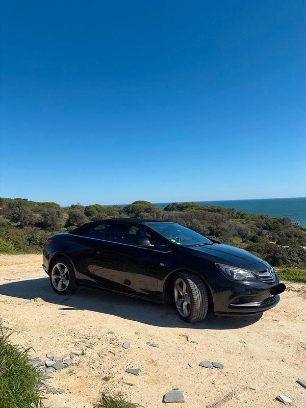 Second-hand Opel Cascada 165 CP (121 kW) 2014 Negru Cabrio
