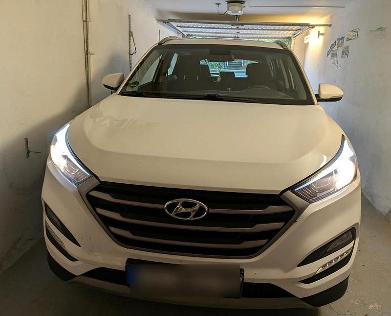 Weiß Gebraucht 2017 Hyundai Tucson SUV | 12.400 € (Guter Preis) - Bild 1/4