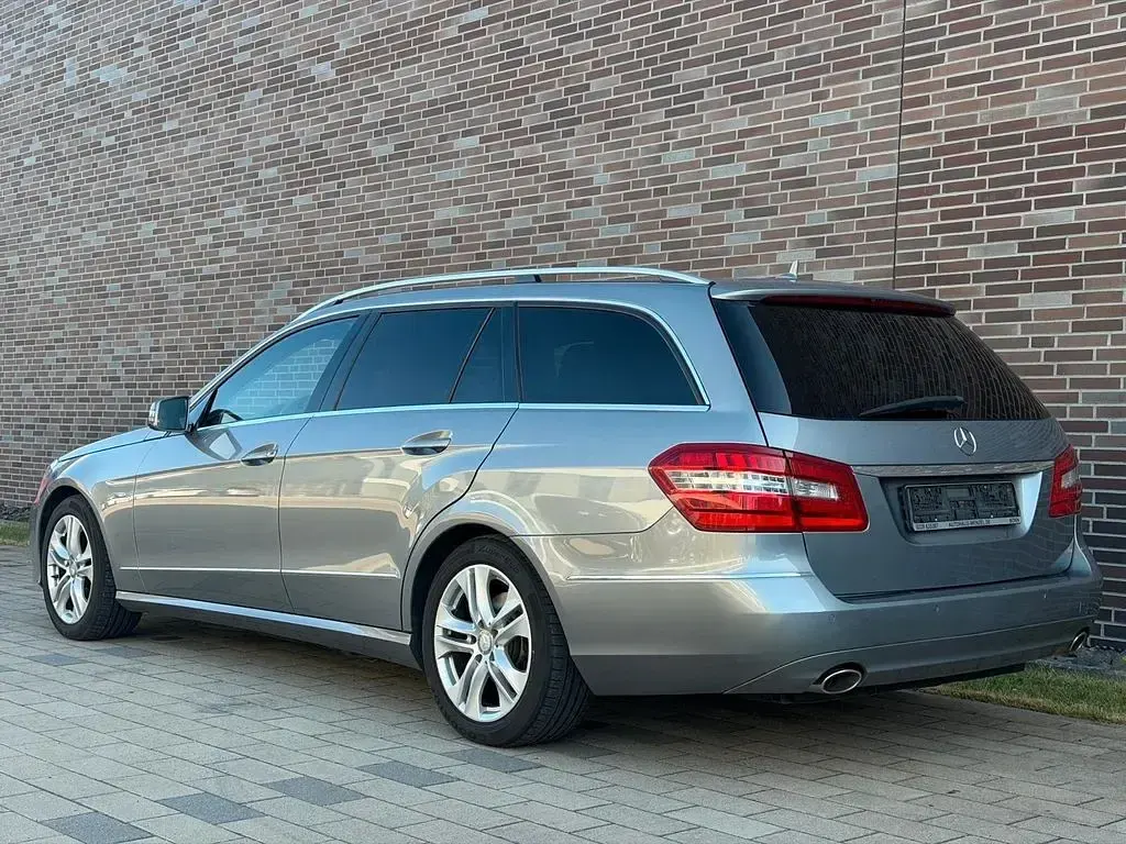 Gebraucht Mercedes E350 Avantgarde 260 PS (191 kW) 2010 Grau Limousine