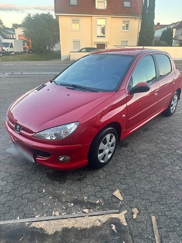 Rot Gebraucht 2005 Peugeot 206 Kleinwagen | 2.000 € (Etwas zu teuer) - Bild 1/4
