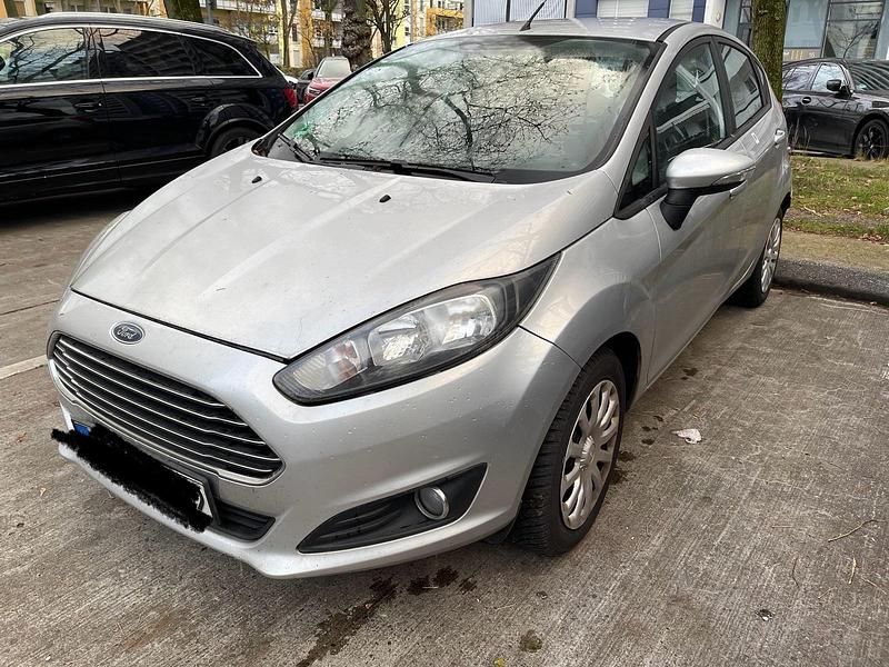 Gebraucht Ford Fiesta 92 PS (67 kW) 2013 Silber Limousine