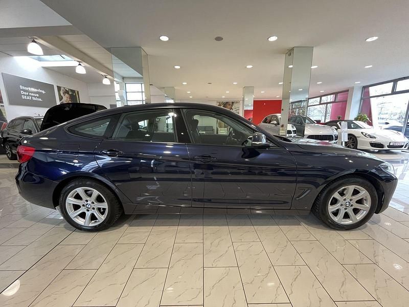 Gebraucht BMW 320 Advantage 190 PS (139 kW) 2018 Blau Limousine