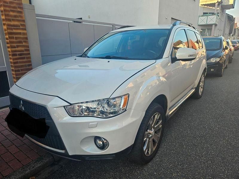 Weiß Gebraucht 2011 Mitsubishi Outlander Intense SUV | 7.249 € (Etwas zu teuer) - Bild 1/4