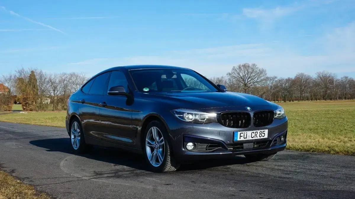 Gebraucht BMW 330 258 PS (189 kW) 2017 Grau Limousine