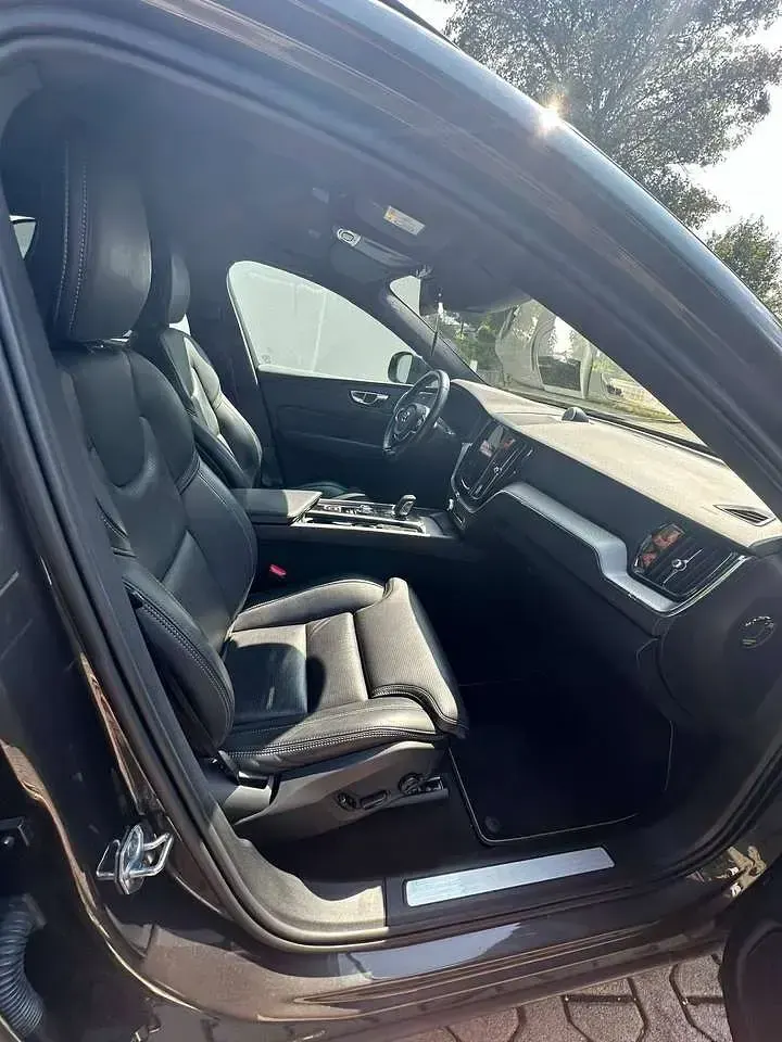 Gebraucht Volvo XC60 R-Design 235 PS (172 kW) 2021 Grau SUV