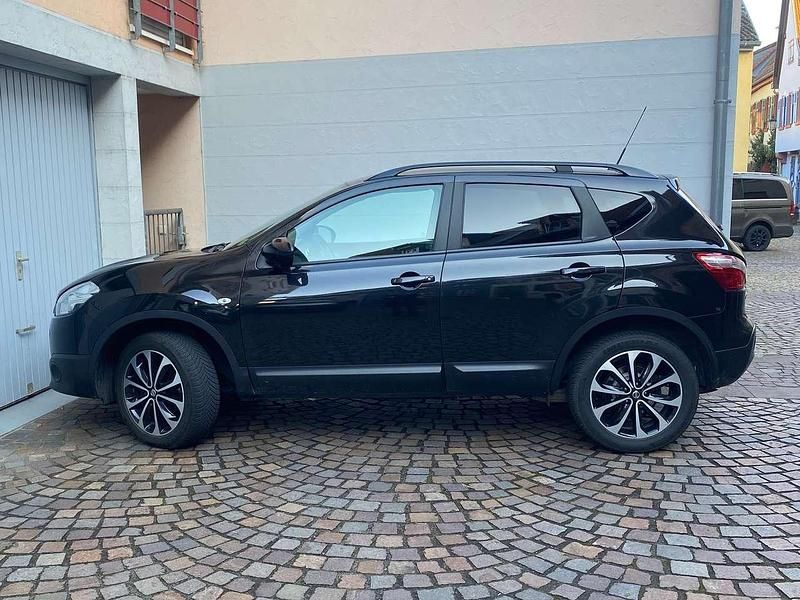 Schwarz Gebraucht 2013 Nissan Qashqai 360º SUV | 8.500 € (Fairer Preis) - Bild 1/4