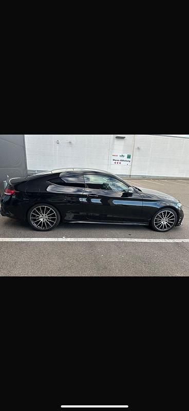 Schwarz Gebraucht 2019 Mercedes C300 AMG line Coupé | 30.650 € (Fairer Preis) - Bild 1/4