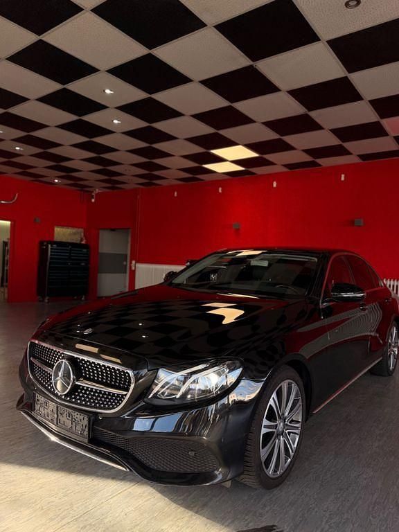 Gebraucht Mercedes E220 194 PS (142 kW) 2016 Schwarz Limousine