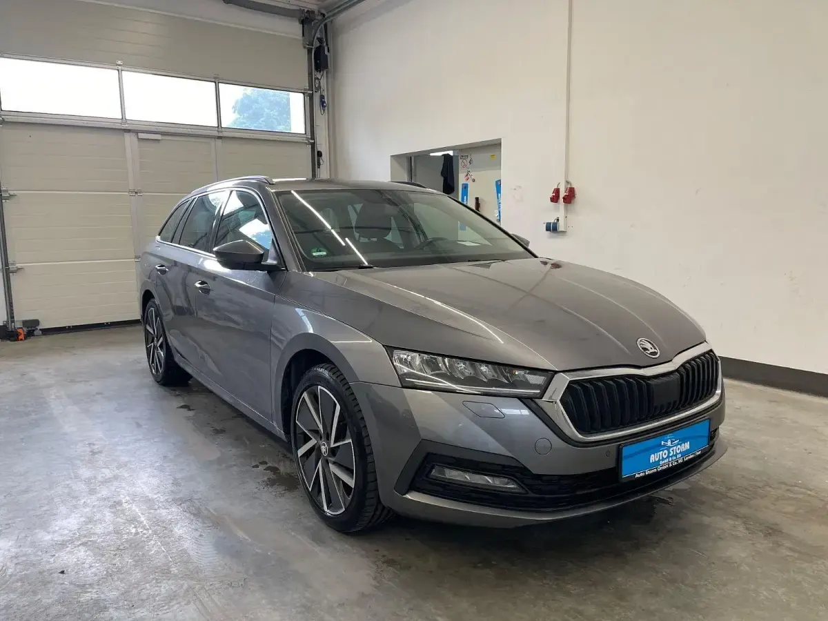 Gebraucht Skoda Octavia Clever 150 PS (110 kW) 2022 Grau Kombi