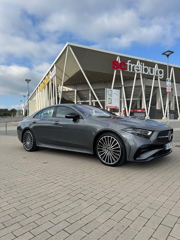 Grau Gebraucht 2021 Mercedes CLS400 Limousine | 61.498 € (Teuer) - Bild 1/4