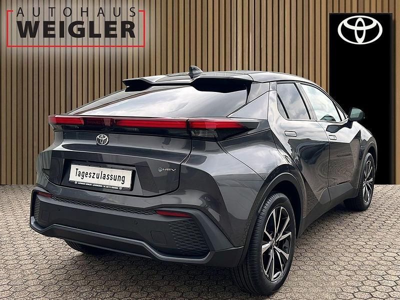 Neu Toyota C-HR 140 PS (102 kW) 2025 Grau SUV