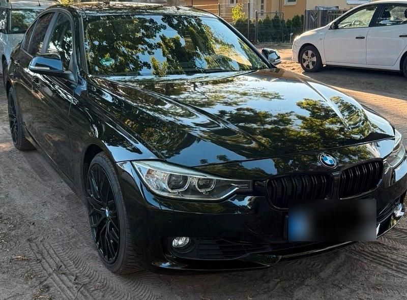 Gebraucht BMW 320 184 PS (135 kW) 2012 Schwarz Limousine