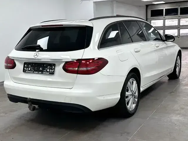 Gebraucht Mercedes C180 122 PS (89 kW) 2019 Weiß Limousine