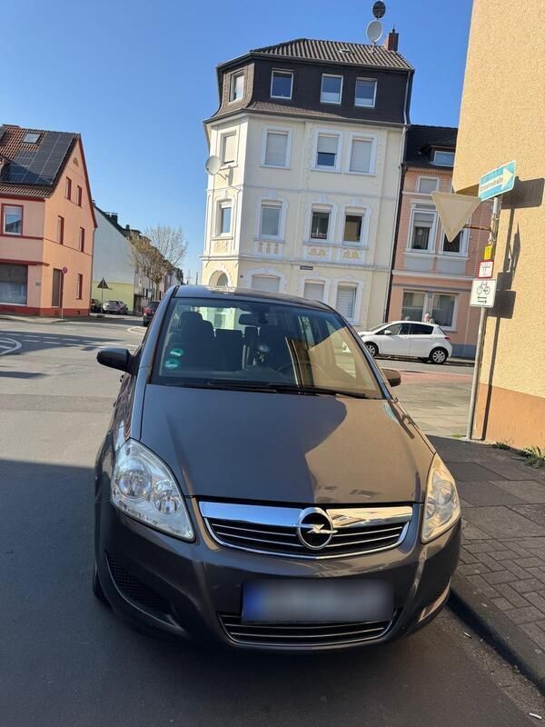 Grau Gebraucht 2009 Opel Zafira Van / Kleinbus | 3.000 € - Bild 1/4