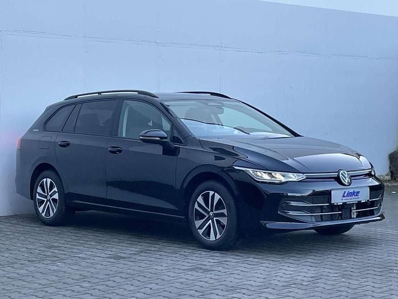 Neu VW Golf VIII 116 PS (85 kW) 2025 Grenadillschwarz metallic Kombi