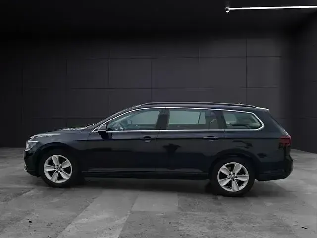 Gebraucht VW Passat Business 240 PS (176 kW) 2022 Deep black perleffekt Kombi