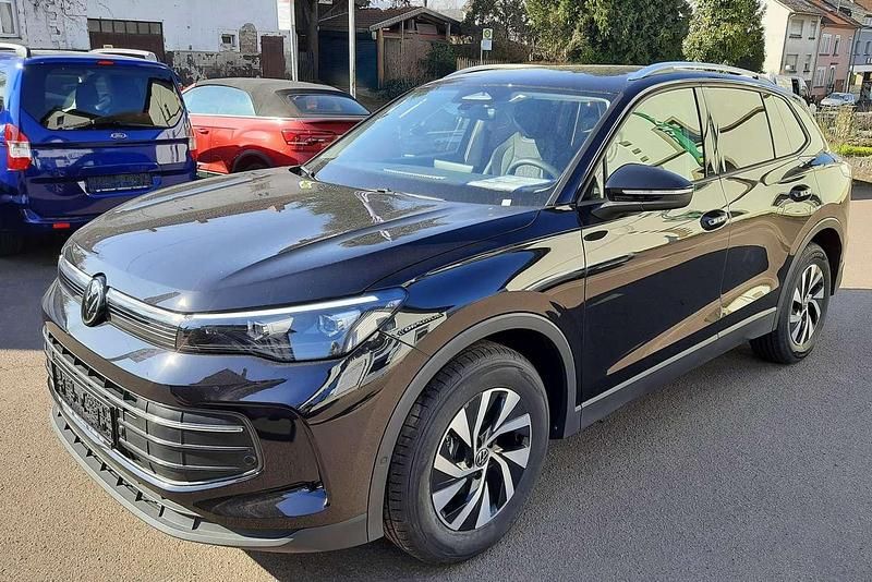 Deep black perleffekt Gebraucht 2024 VW Tiguan Life SUV | 37.250 € (Teuer) - Bild 1/4