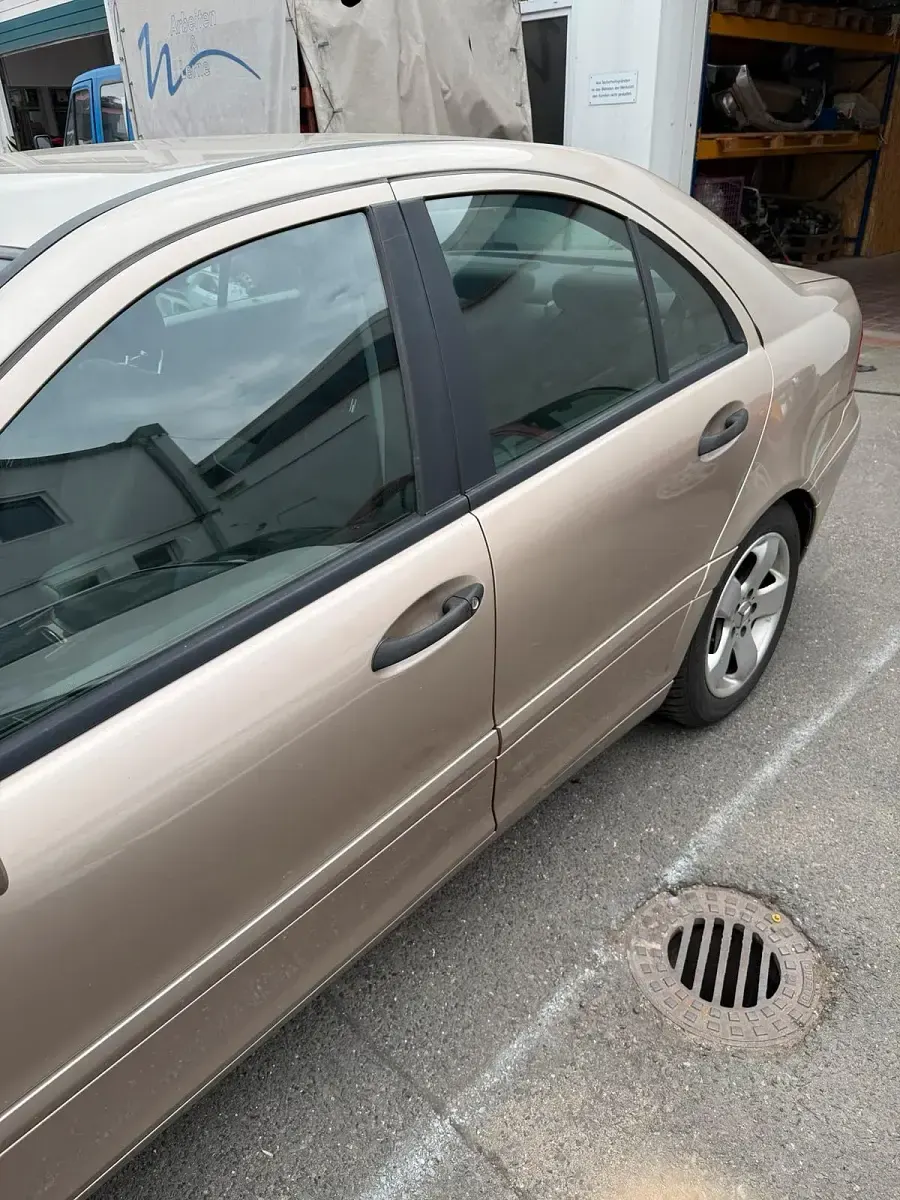 Gebraucht Mercedes C220 143 PS (105 kW) 2004 Gold Limousine