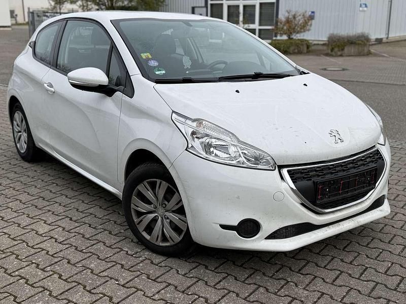 Gebraucht Peugeot 208 Active 68 PS (50 kW) 2014 Lack weiss banquise Kleinwagen