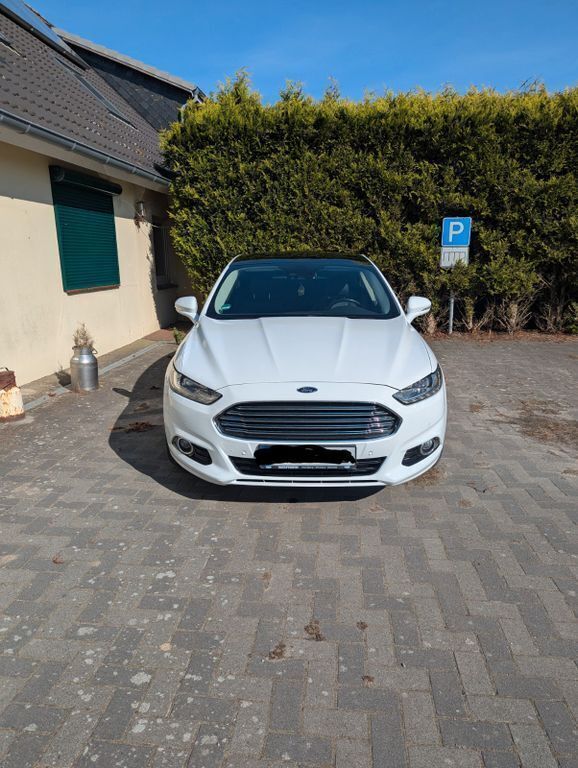 Weiß Gebraucht 2016 Ford Mondeo Titanium Limousine | 18.000 € - Bild 1/4