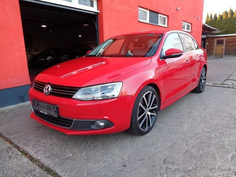 Rot Gebraucht 2012 VW Jetta Highline Limousine | 5.999 € (Fairer Preis) - Bild 1/4