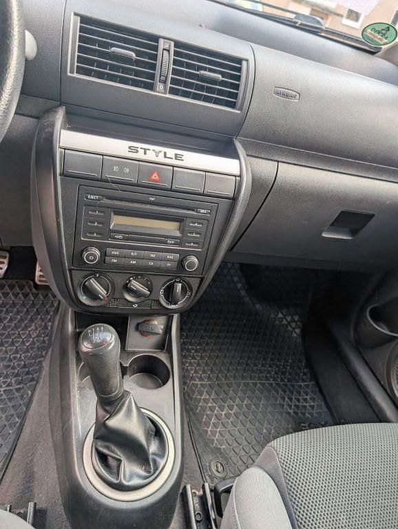 Gebraucht VW Fox Style 54 PS (39 kW) 2010 Schwarz Kleinwagen