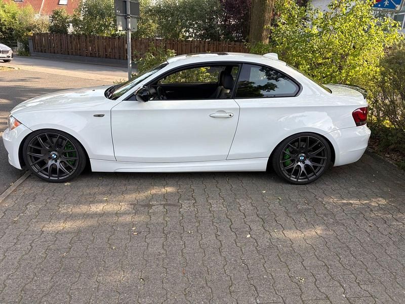 Weiß Gebraucht 2010 BMW 135 Coupé M Sport Coupé | 16.500 € (Superpreis) - Bild 1/4