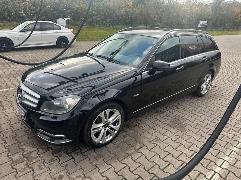 Gebraucht Mercedes 220 174 PS (127 kW) 2012 Schwarz Kombi