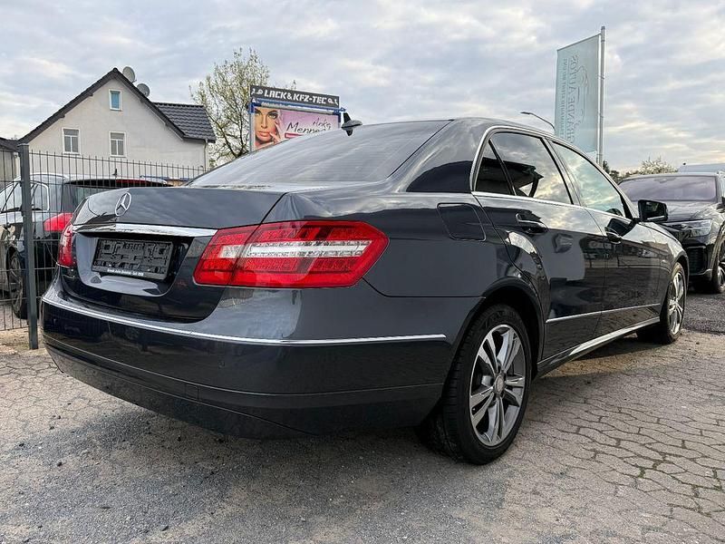 Second-hand Mercedes E200 184 CP (135 kW) 2011 Gri Berlinǎ