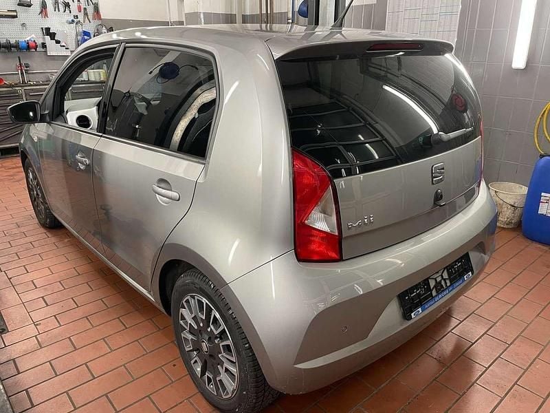 Gebraucht Seat Mii Chic 75 PS (55 kW) 2019 Tungsteno silber Kleinwagen