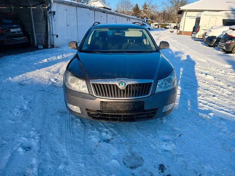 Grau Gebraucht 2013 Skoda Octavia Elegance Kombi | 2.999 € (Superpreis) - Bild 1/4