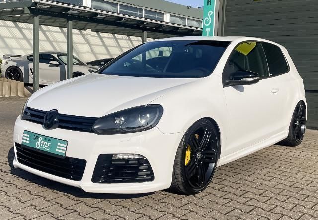 Weiß Gebraucht 2010 VW Golf VI R Limousine | 17.990 € - Bild 1/4