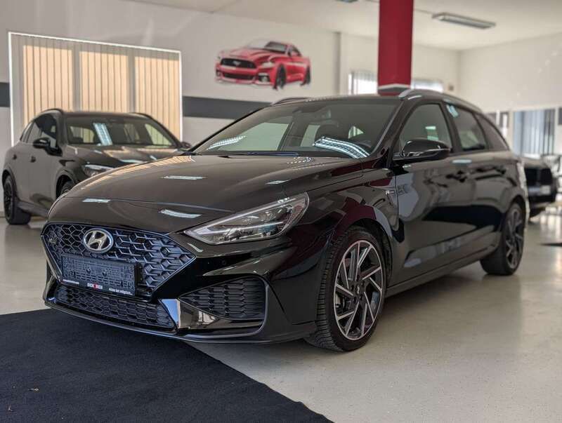 Abyss black / mic Gebraucht 2024 Hyundai i30 N Line Kombi | 22.980 € (Fairer Preis) - Bild 1/3