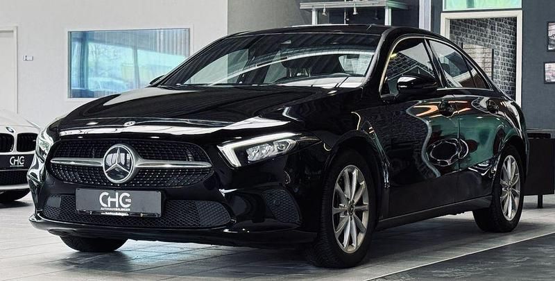 Gebraucht Mercedes A200 163 PS (119 kW) 2019 Nachtschwarz  unilack Limousine