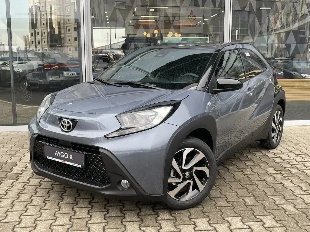 Neu Toyota Aygo X Design 72 PS (52 kW) 2026 Celestite grey metallic/ dach SUV