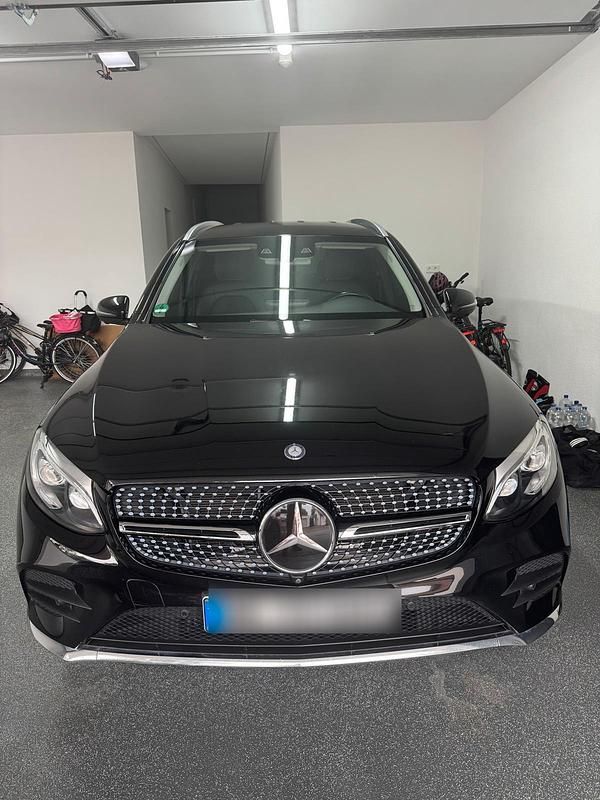 Schwarz Gebraucht 2016 Mercedes GLC250 AMG line SUV | 28.500 € (Fairer Preis) - Bild 1/4