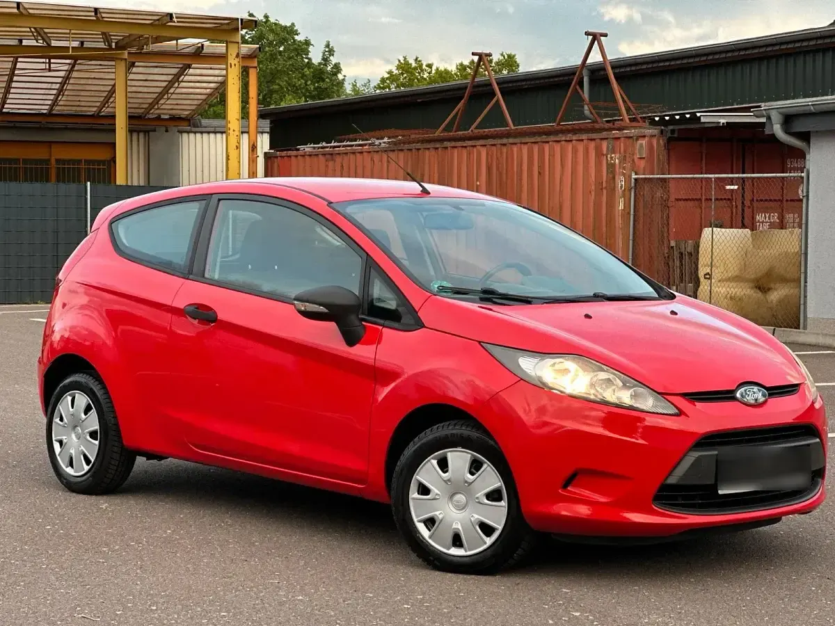 Second-hand Ford Fiesta 90 CP (66 kW) 2010 Roșu Berlinǎ