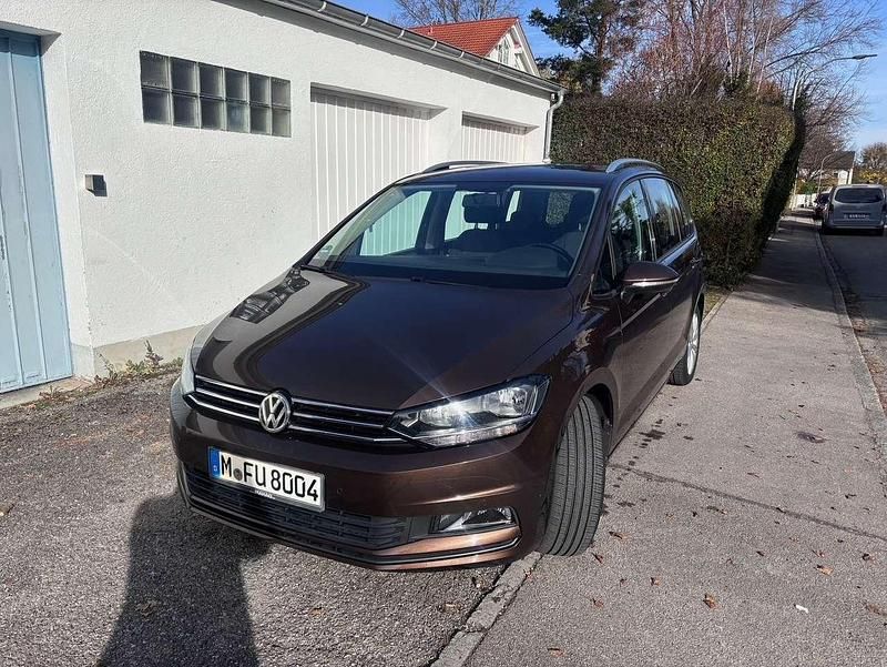Gebraucht VW Touran Comfortline 110 PS (80 kW) 2016 Braun Van / Kleinbus
