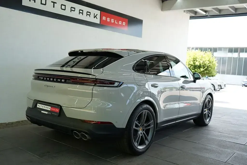 Gebraucht Porsche Cayenne 519 PS (381 kW) 2024 Grau SUV