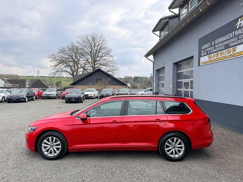Gebraucht VW Passat Business 122 PS (89 kW) 2023 Rot Kombi