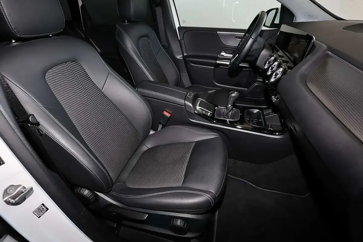 Gebraucht Mercedes B200 Progressive 163 PS (119 kW) 2022 Unilack polarweiß Kleinwagen