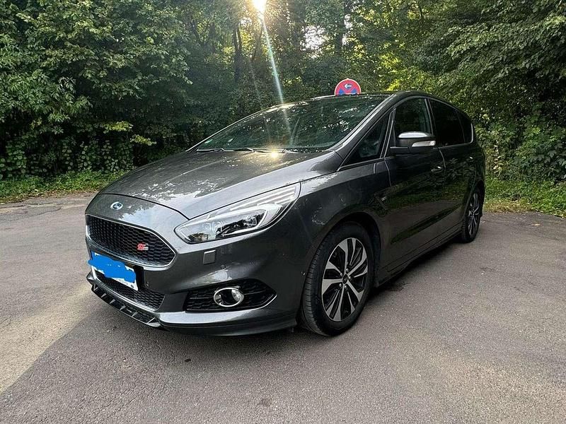 Grau Gebraucht 2019 Ford S-MAX ST-Line Van / Kleinbus | 25.499 € (Teuer) - Bild 1/4