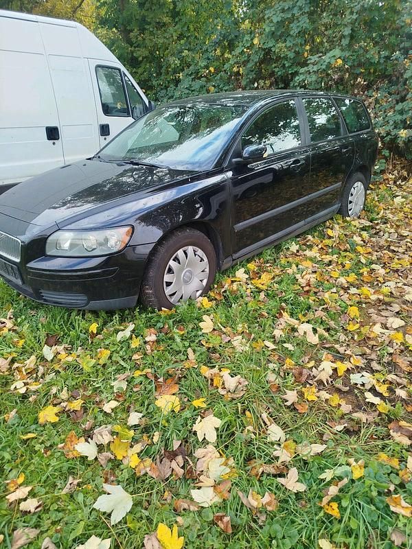 Schwarz Gebraucht 2005 Volvo V50 Kombi | 1.100 € (Superpreis) - Bild 1/4