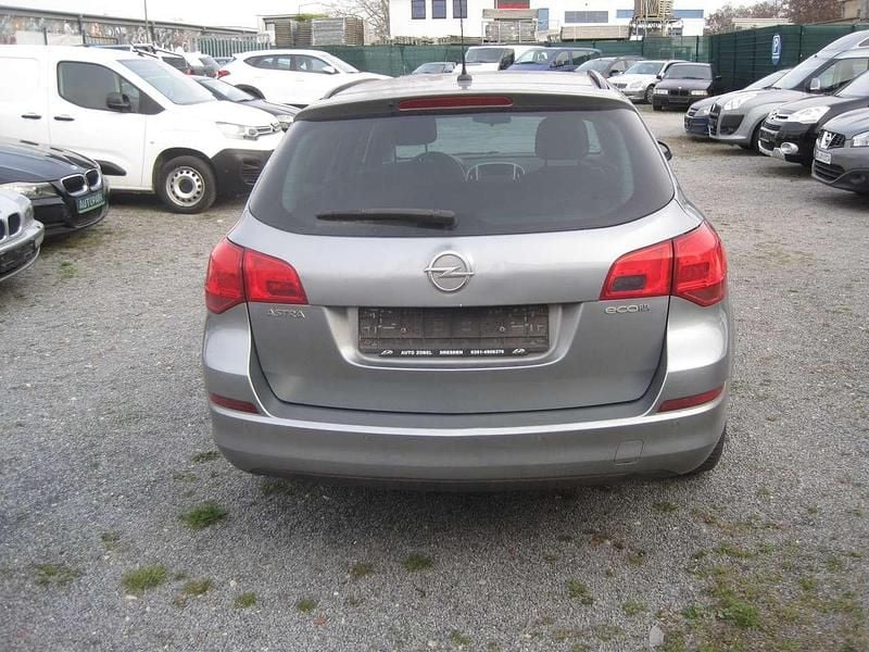 Gebraucht Opel Astra Design Edition 101 PS (74 kW) 2012 Silbersee/perl silber (m2) Kombi