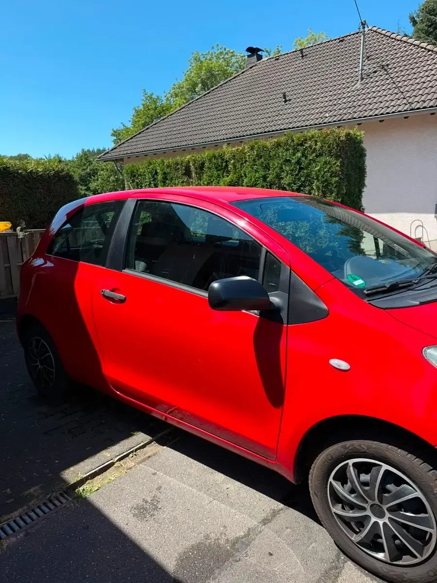 Gebraucht Toyota Yaris 70 PS (51 kW) 2008 Rot Kleinwagen