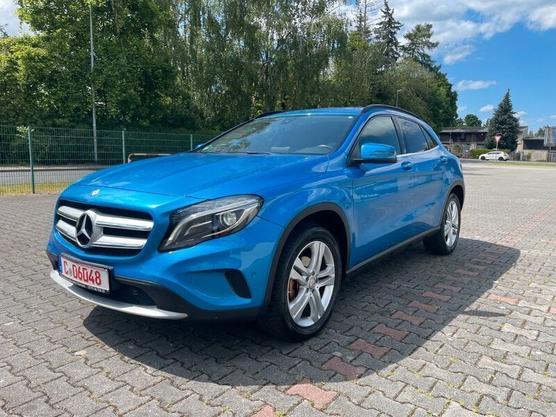 Blau Gebraucht 2016 Mercedes GLA180 Urban SUV | 16.600 € (Guter Preis) - Bild 1/4